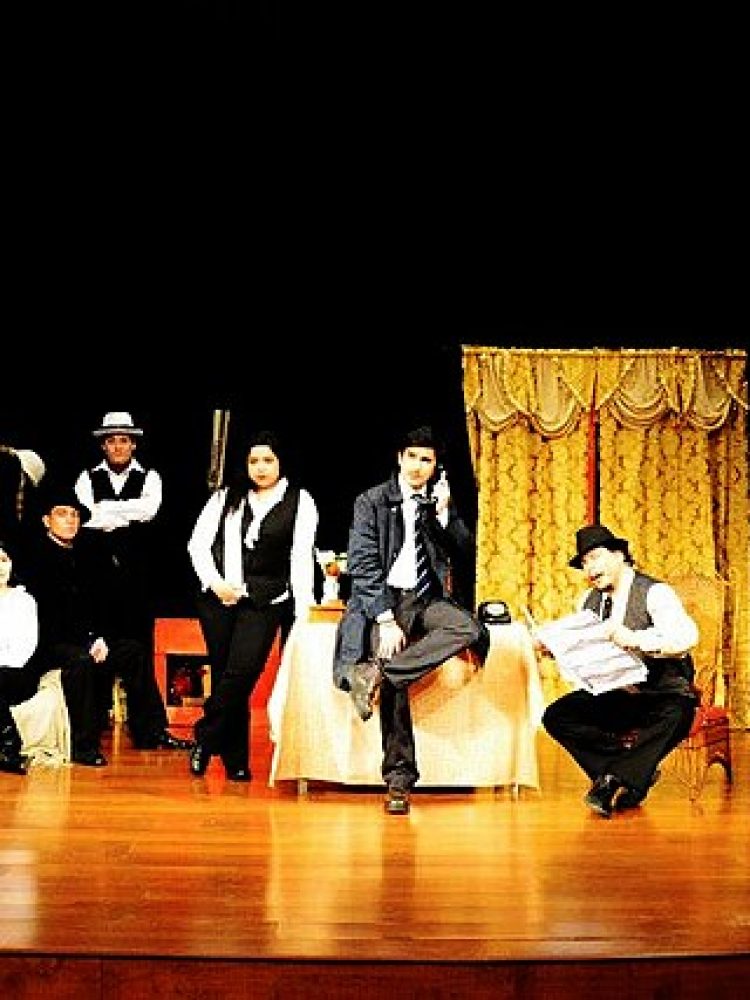 Elenco_de_Teatro_de_la_Universidad_de_Talca,_en_la_función_de_la_obra_teatral__La_Ratonera_