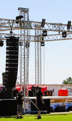 estructura-entera-de-escenario-de-dia